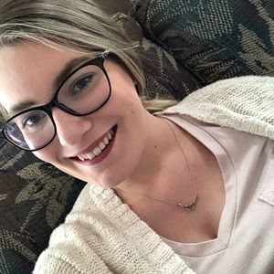 Meet your Posher, Abigail